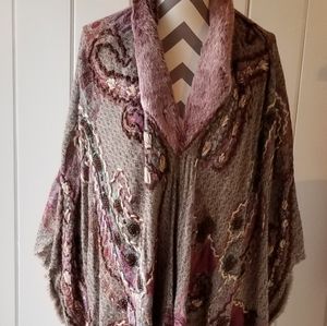 Light weight ruana with fur collar